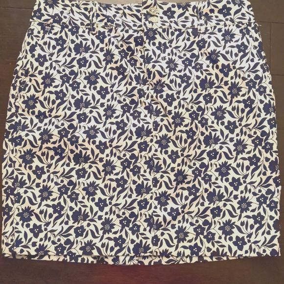 Chaps Stretch Navy & White Floral Mini Skirt, Size 6 - Picture 1 of 6